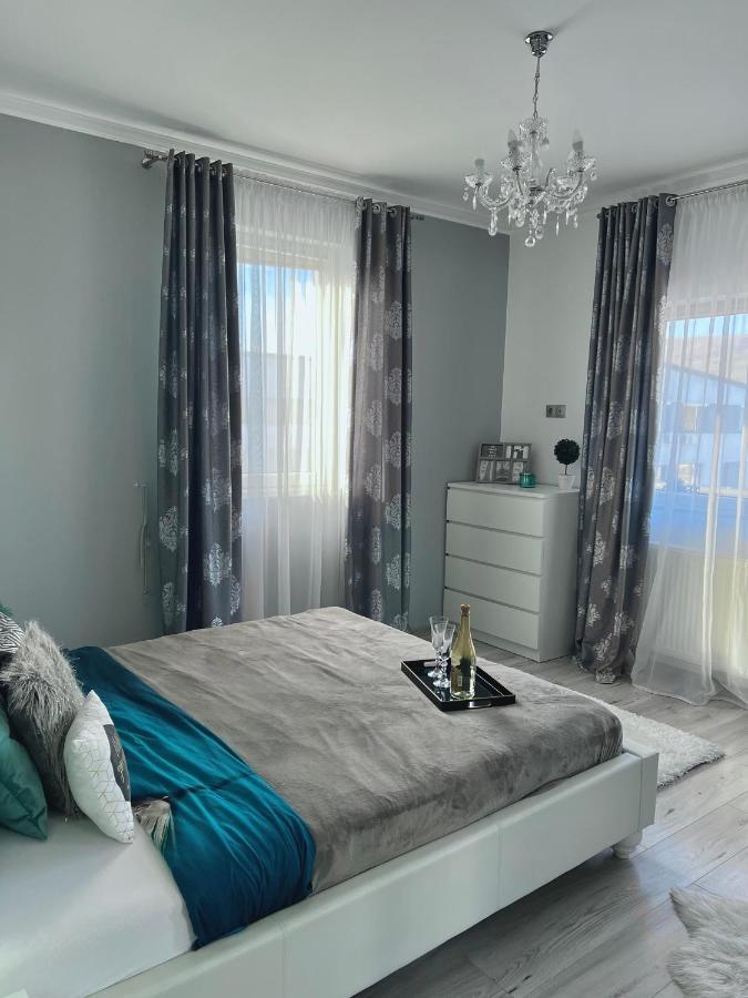 Luxurious Accommodation Floreşti Esterno foto