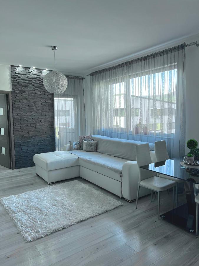 Luxurious Accommodation Floreşti Esterno foto