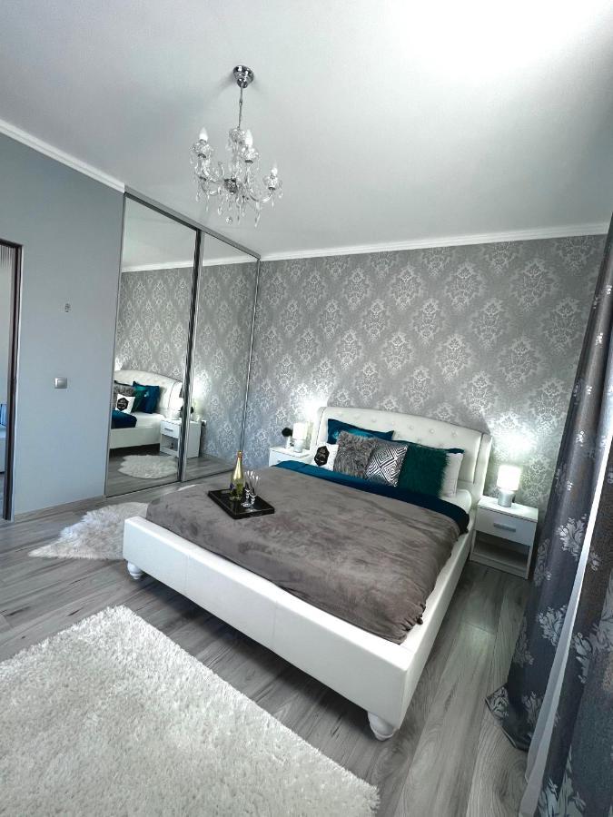 Luxurious Accommodation Floreşti Esterno foto